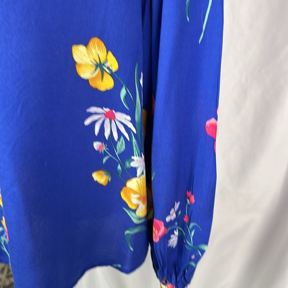 Old navy Royal blue floral print split neck top with long sleeves. - Picture 9 of 12